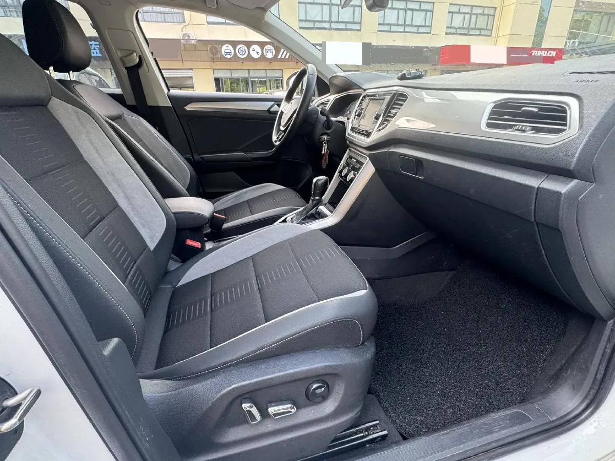 2020 Volkswagen T-Roc 1.4T 131HP L4 7DCT,autocango,china used car exporter,china ev exporter,chinese used car exporter,chinese used ev exporter