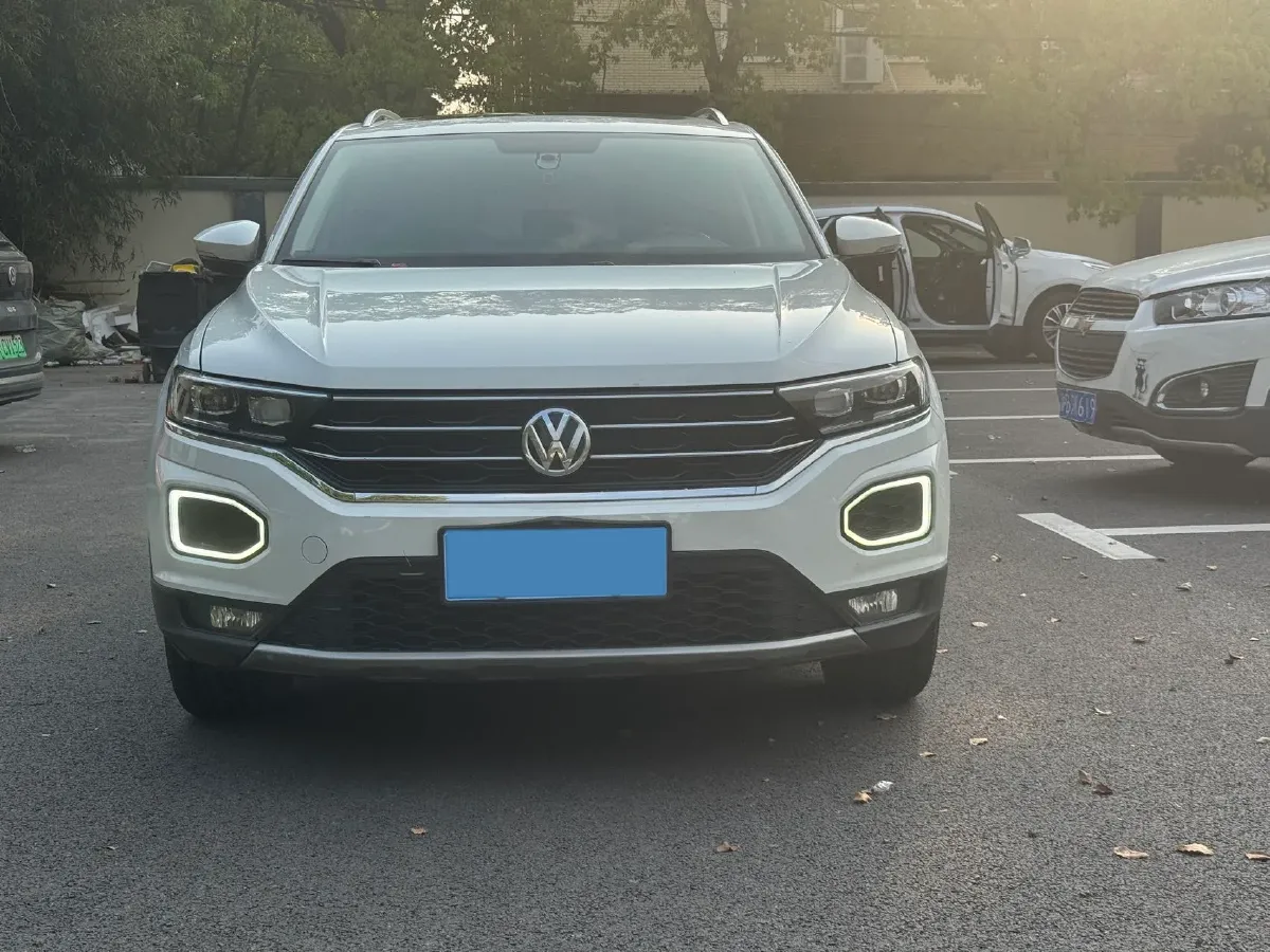 2020 Volkswagen T-Roc 1.4T 131HP L4 7DCT,autocango,china used car exporter,china ev exporter,chinese used car exporter,chinese used ev exporter