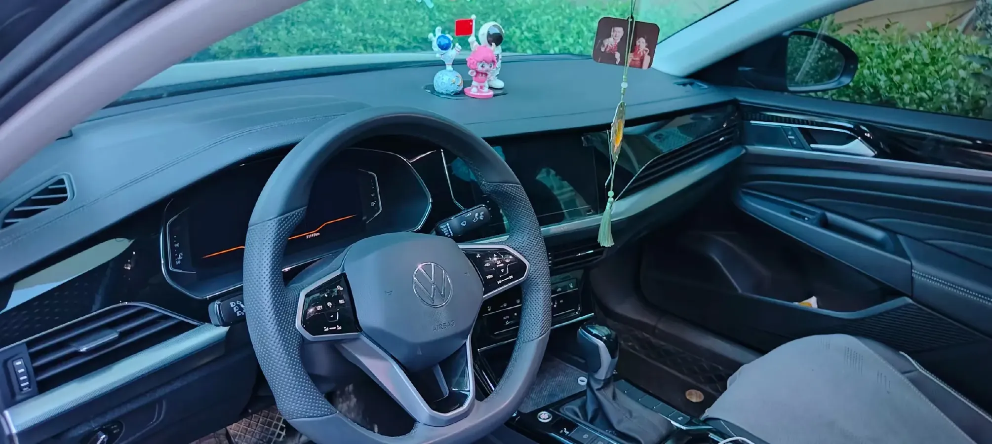 2024 Volkswagen Passat 2.0T 220HP L4 7DCT,autocango,china used car exporter,china ev exporter,chinese used car exporter,chinese used ev exporter