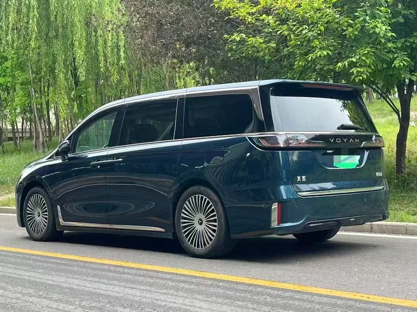 2025 Voyah Dream 1.5T 150HP L4 PHEV 41.7KWH,autocango,china used car exporter,china ev exporter,chinese used car exporter,chinese used ev exporter