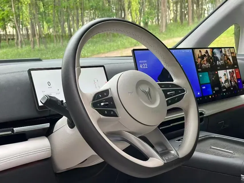 2025 Voyah Dream 1.5T 150HP L4 PHEV 41.7KWH,autocango,china used car exporter,china ev exporter,chinese used car exporter,chinese used ev exporter