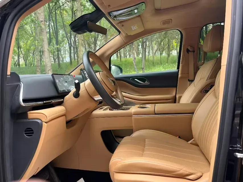 2025 Voyah Dream 1.5T 150HP L4 PHEV 41.7KWH,autocango,china used car exporter,china ev exporter,chinese used car exporter,chinese used ev exporter