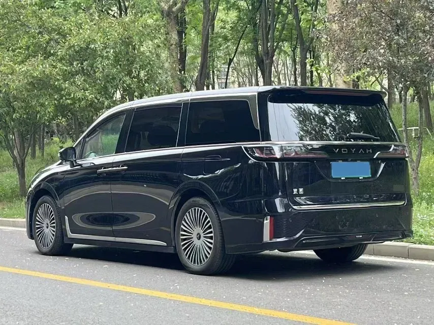 2025 Voyah Dream 1.5T 150HP L4 PHEV 41.7KWH,autocango,china used car exporter,china ev exporter,chinese used car exporter,chinese used ev exporter