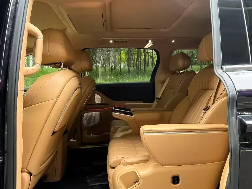 2025 Voyah Dream 1.5T 150HP L4 PHEV 41.7KWH,autocango,china used car exporter,china ev exporter,chinese used car exporter,chinese used ev exporter