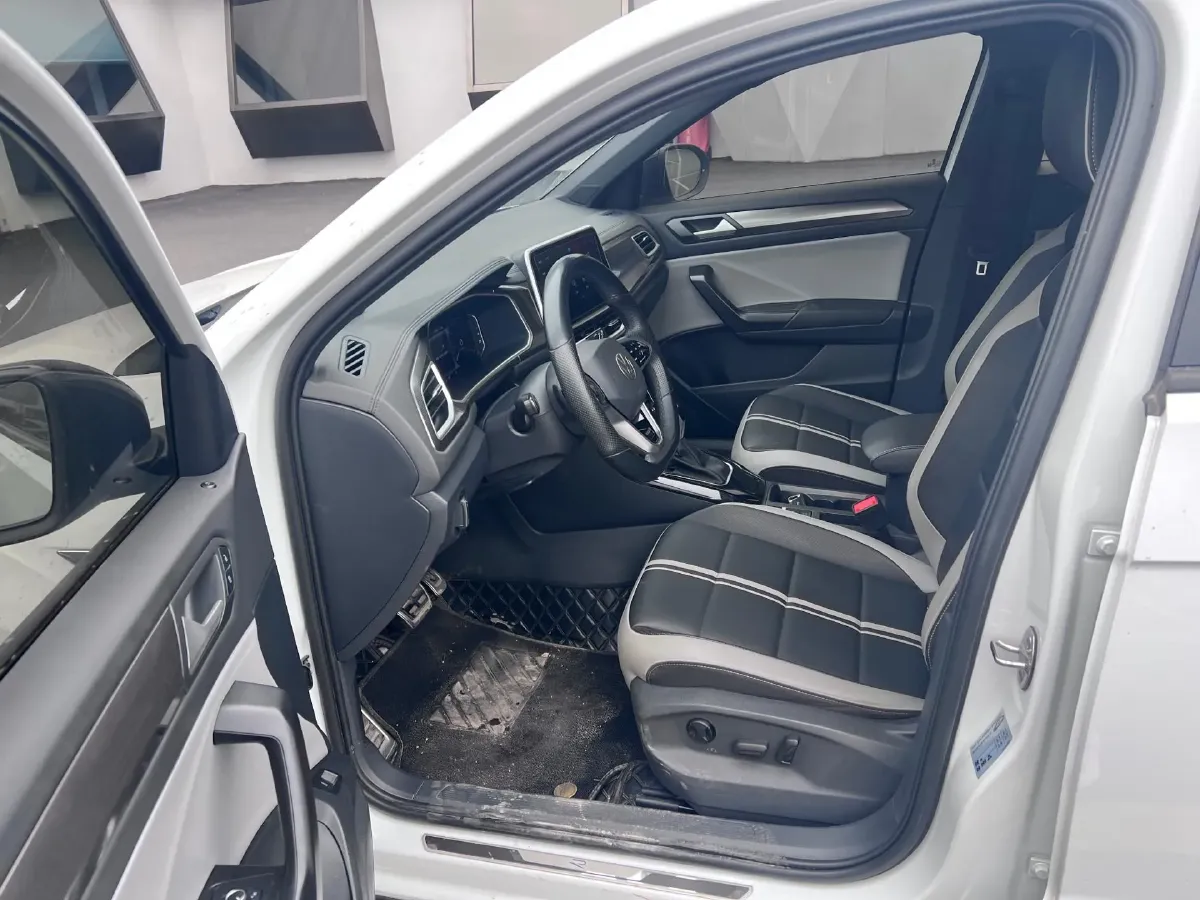 2024 Volkswagen T-Roc 1.5T 160HP L4 7DCT,autocango,china used car exporter,china ev exporter,chinese used car exporter,chinese used ev exporter