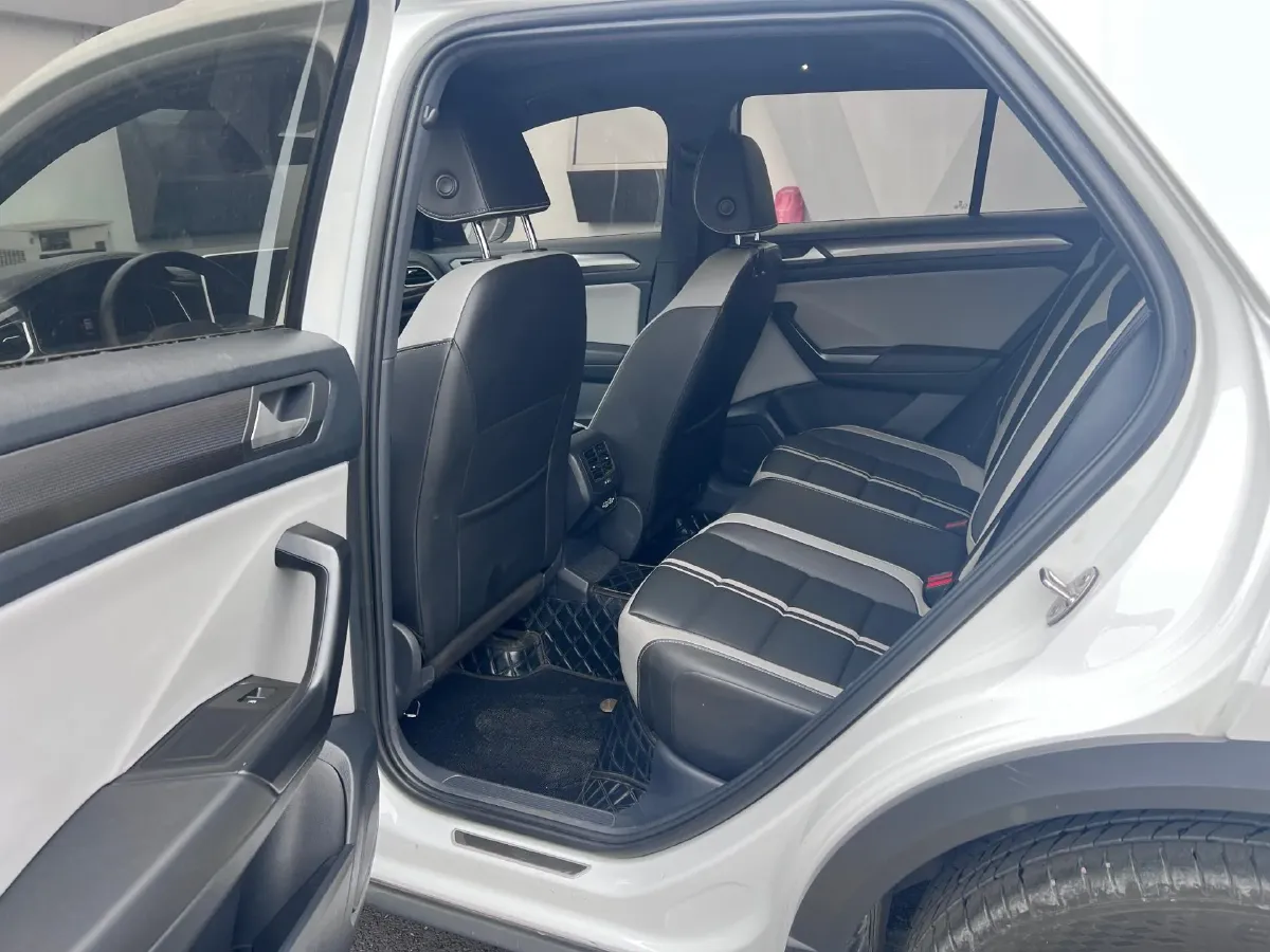 2024 Volkswagen T-Roc 1.5T 160HP L4 7DCT,autocango,china used car exporter,china ev exporter,chinese used car exporter,chinese used ev exporter
