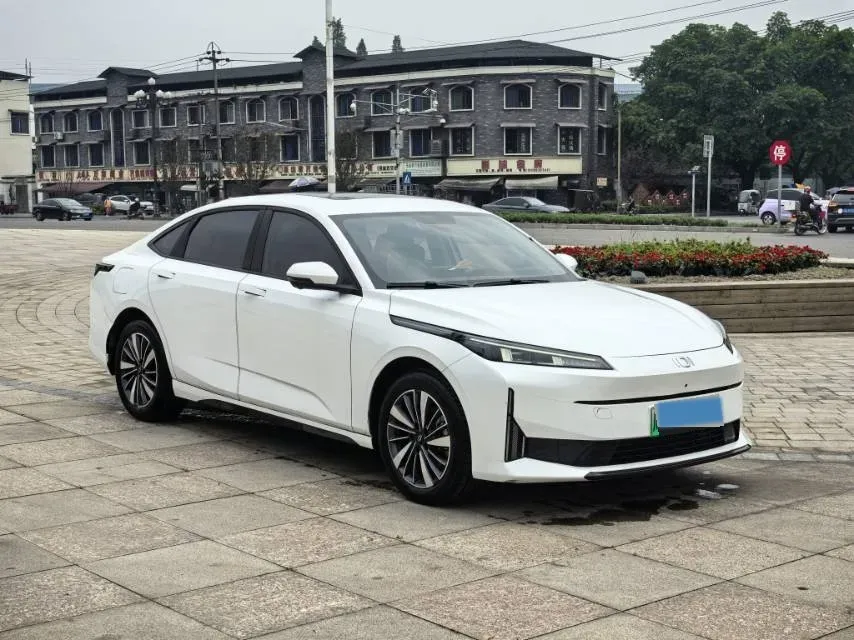 2024 ChangAn QiYuan A05 1.5L 110HP L4 E-CVT PHEV 18.99KWH,autocango,china used car exporter,china ev exporter,chinese used car exporter,chinese used ev exporter