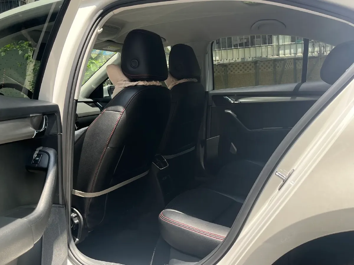 2018 Skoda Octavia 1.2T 116HP L4 7DCT,autocango,china used car exporter,china ev exporter,chinese used car exporter,chinese used ev exporter