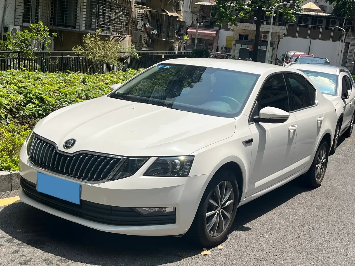 2018 Skoda Octavia 1.2T 116HP L4 7DCT,autocango,china used car exporter,china ev exporter,chinese used car exporter,chinese used ev exporter
