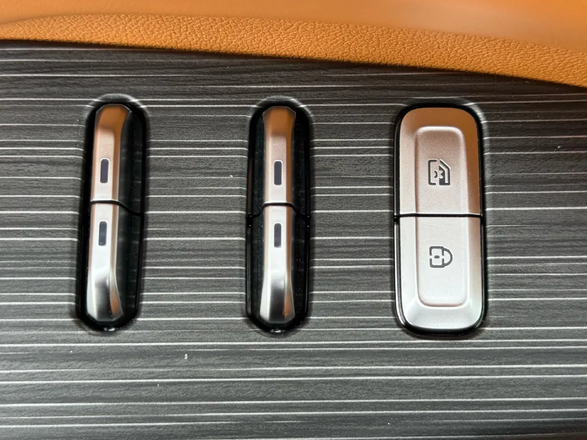 2025 DongFeng eπ eπ008 1.5T 147HP L4 REEV 34.32KWH,autocango,china used car exporter,china ev exporter,chinese used car exporter,chinese used ev exporter