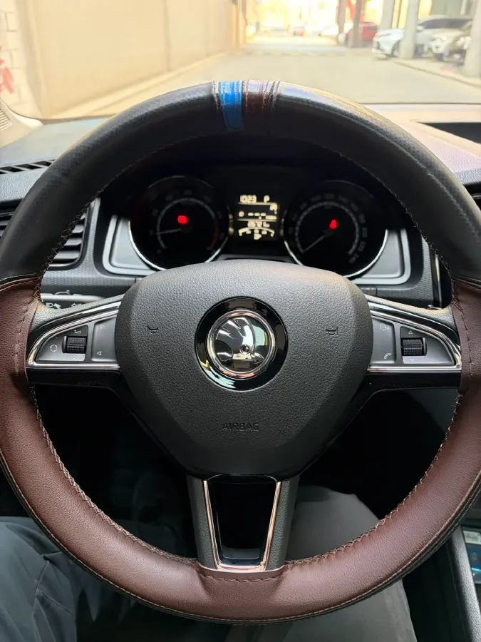 2023 Skoda Kamiq 1.5L 109HP L4 6AT,autocango,china used car exporter,china ev exporter,chinese used car exporter,chinese used ev exporter