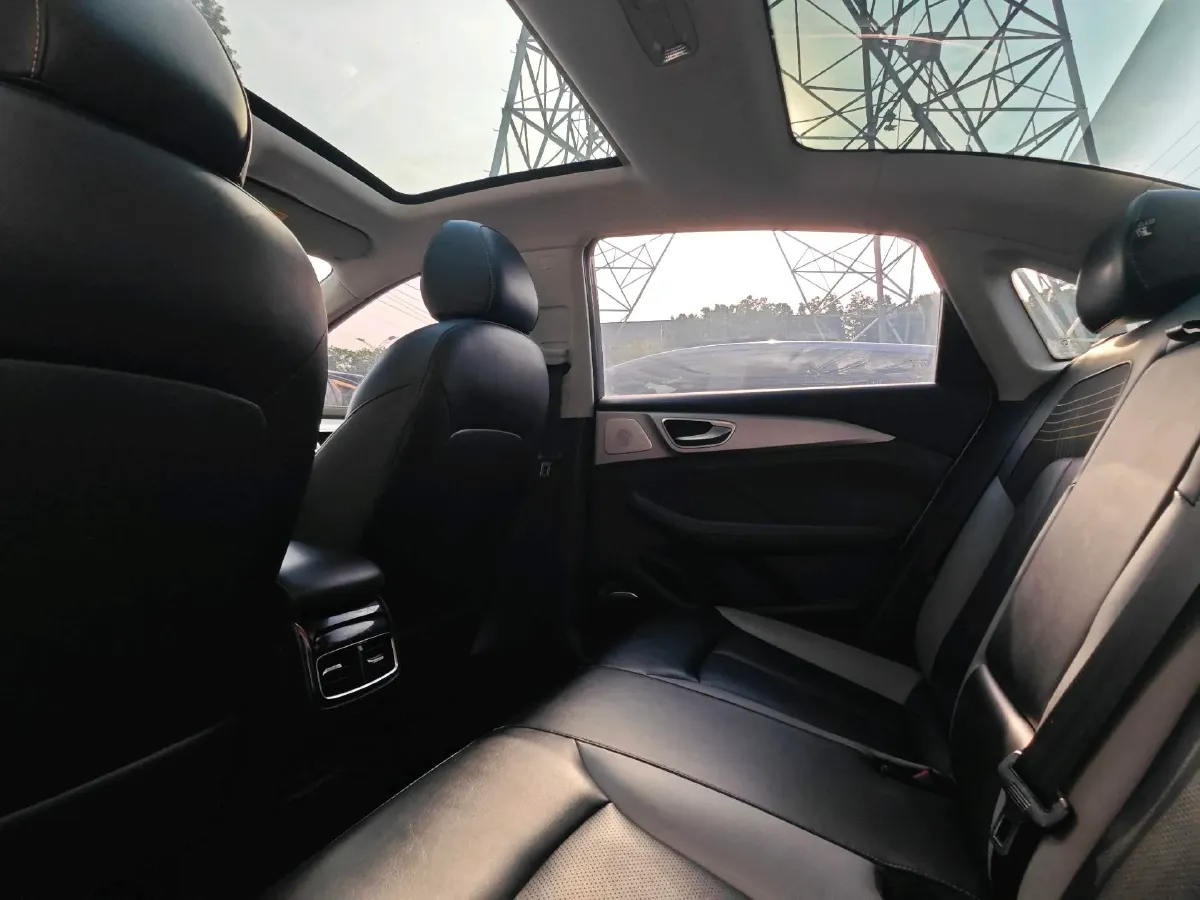 2020 Roewe i6 MAX 1.5T 173HP L4 7DCT,autocango,china used car exporter,china ev exporter,chinese used car exporter,chinese used ev exporter