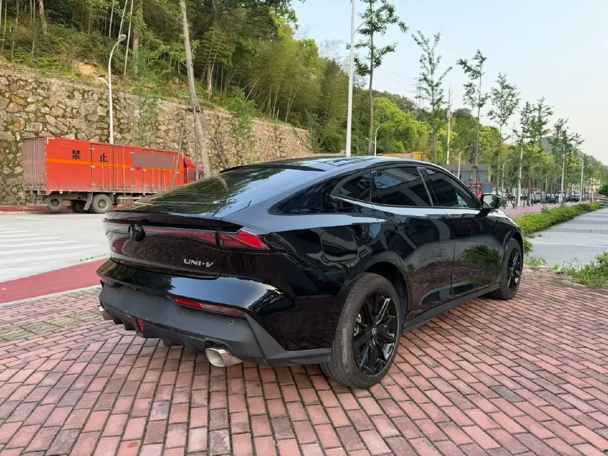 2023 ChangAn UNI-V iDD 1.5T 170HP L4 6TCT PHEV 18.4KWH,autocango,china used car exporter,china ev exporter,chinese used car exporter,chinese used ev exporter