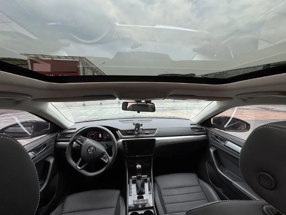 2023 Skoda Superb 1.4T 150HP L4 7DCT,autocango,china used car exporter,china ev exporter,chinese used car exporter,chinese used ev exporter