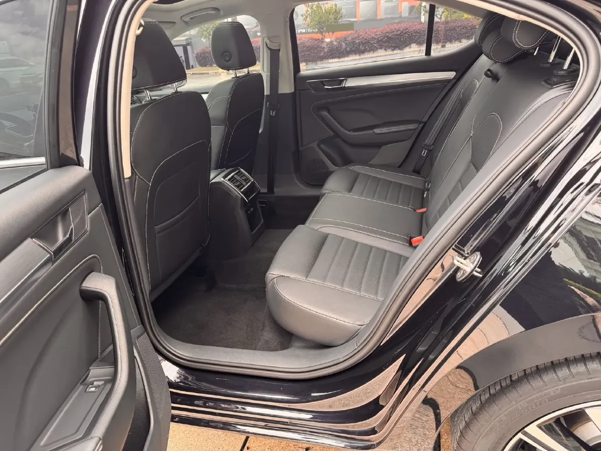 2023 Skoda Superb 1.4T 150HP L4 7DCT,autocango,china used car exporter,china ev exporter,chinese used car exporter,chinese used ev exporter