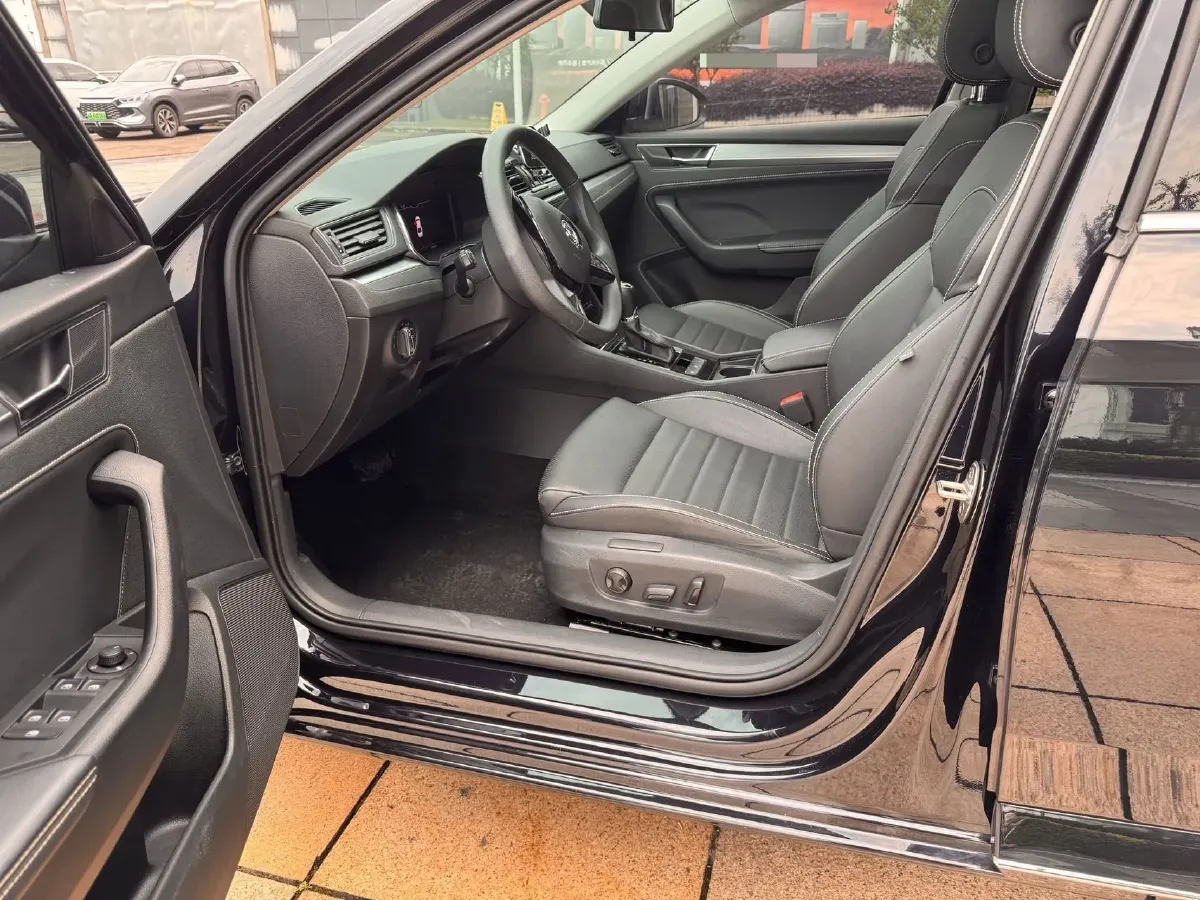 2023 Skoda Superb 1.4T 150HP L4 7DCT,autocango,china used car exporter,china ev exporter,chinese used car exporter,chinese used ev exporter