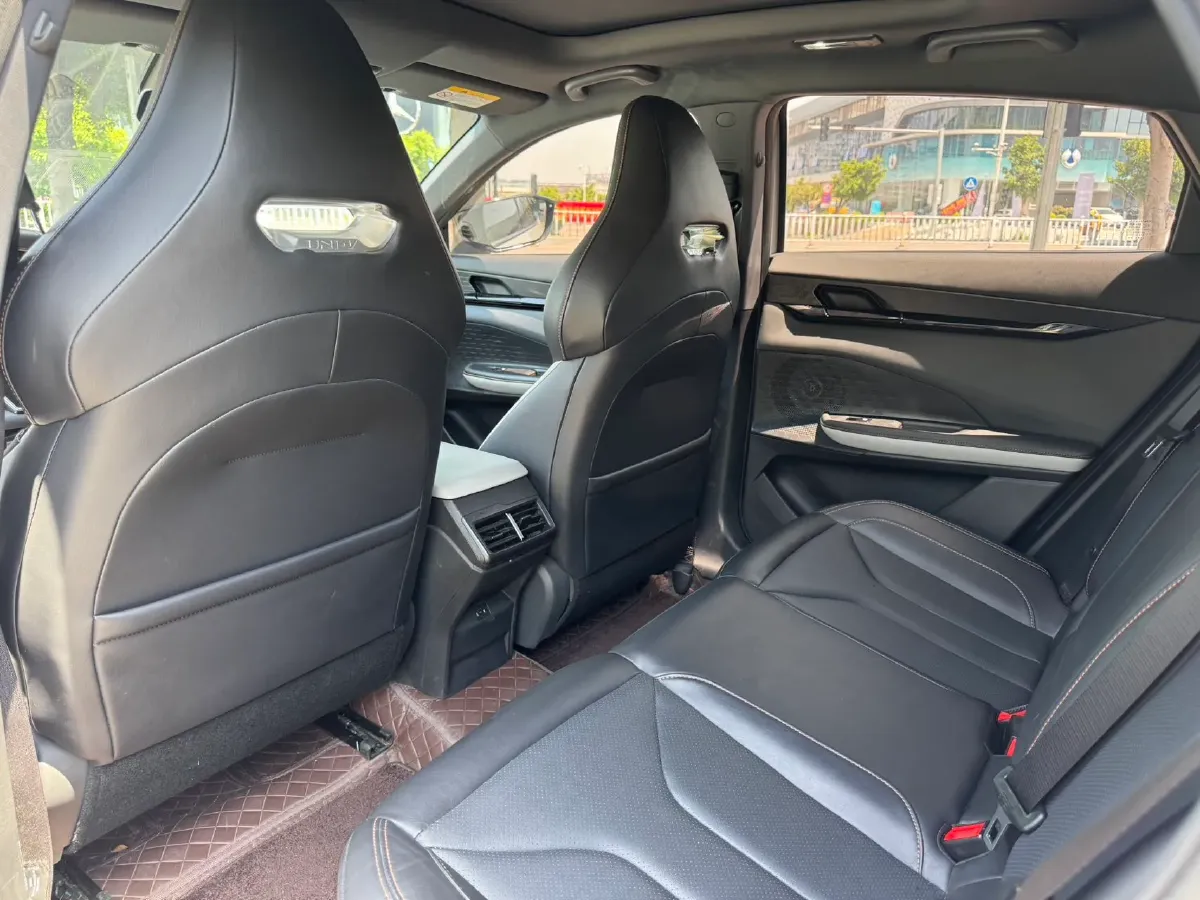 2024 ChangAn UNI-V 1.5T 188HP L4 7DCT,autocango,china used car exporter,china ev exporter,chinese used car exporter,chinese used ev exporter