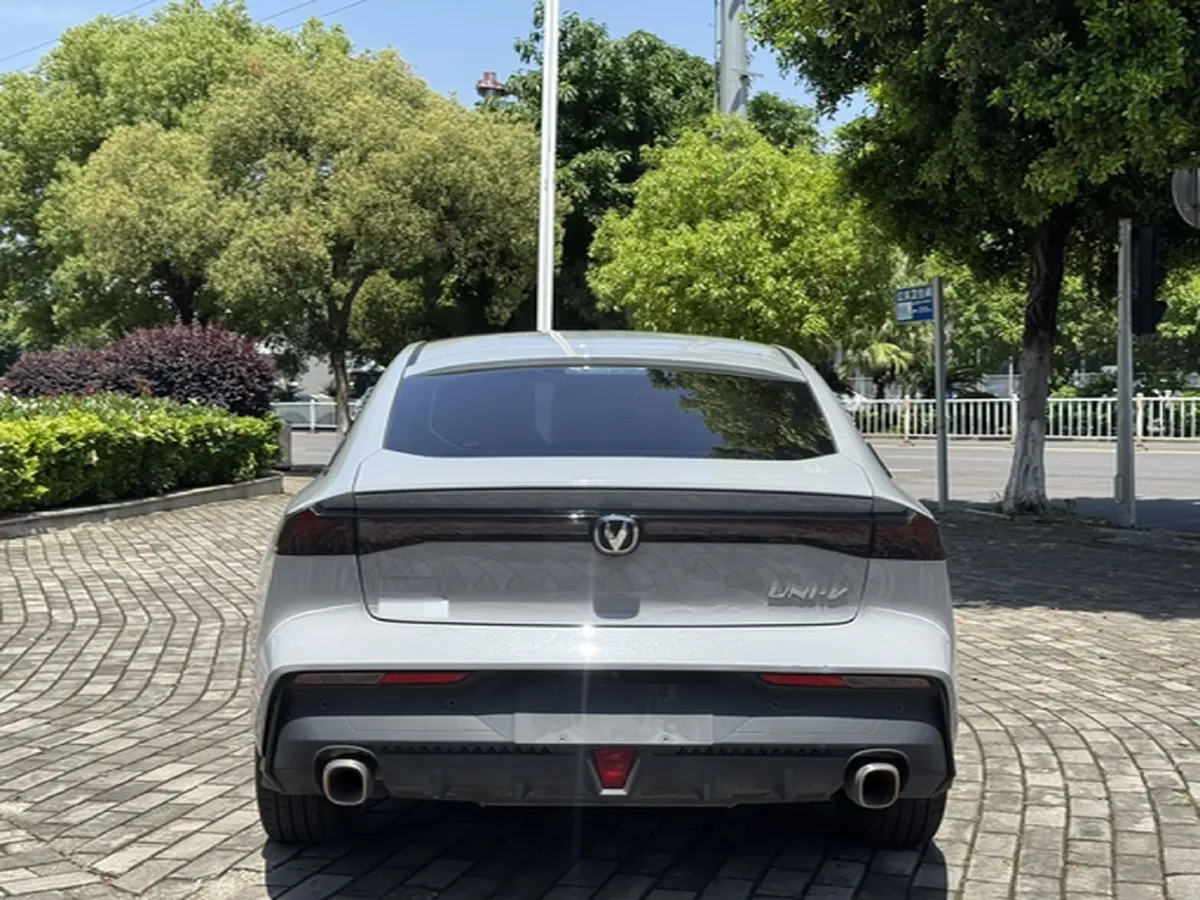 2024 ChangAn UNI-V 1.5T 188HP L4 7DCT,autocango,china used car exporter,china ev exporter,chinese used car exporter,chinese used ev exporter