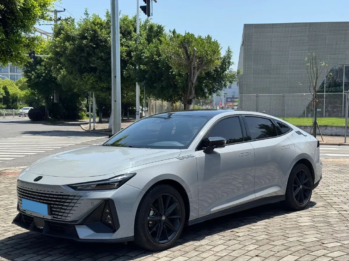 2024 ChangAn UNI-V 1.5T 188HP L4 7DCT,autocango,china used car exporter,china ev exporter,chinese used car exporter,chinese used ev exporter