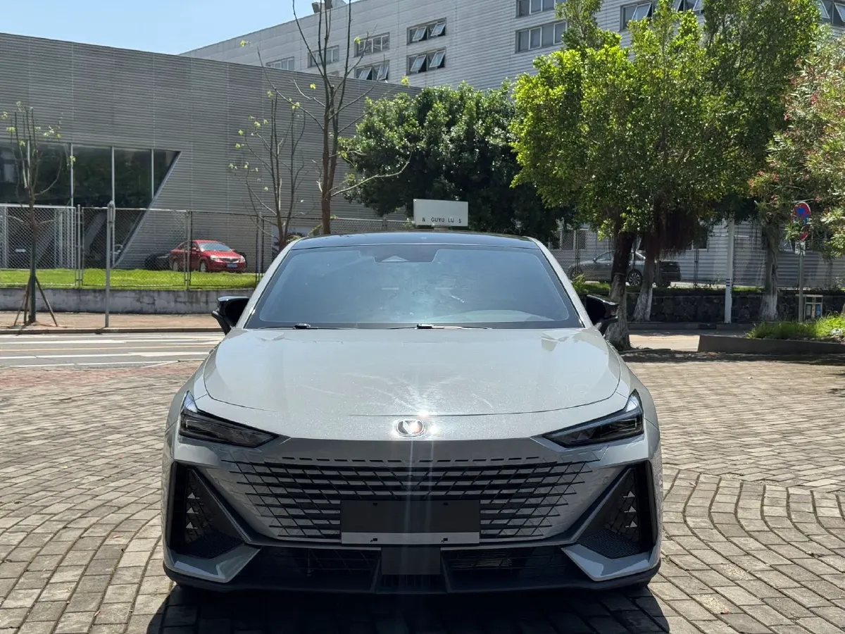 2024 ChangAn UNI-V 1.5T 188HP L4 7DCT,autocango,china used car exporter,china ev exporter,chinese used car exporter,chinese used ev exporter