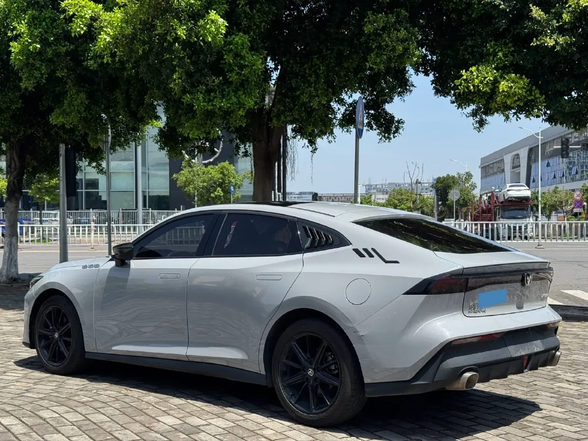 2024 ChangAn UNI-V 1.5T 188HP L4 7DCT,autocango,china used car exporter,china ev exporter,chinese used car exporter,chinese used ev exporter