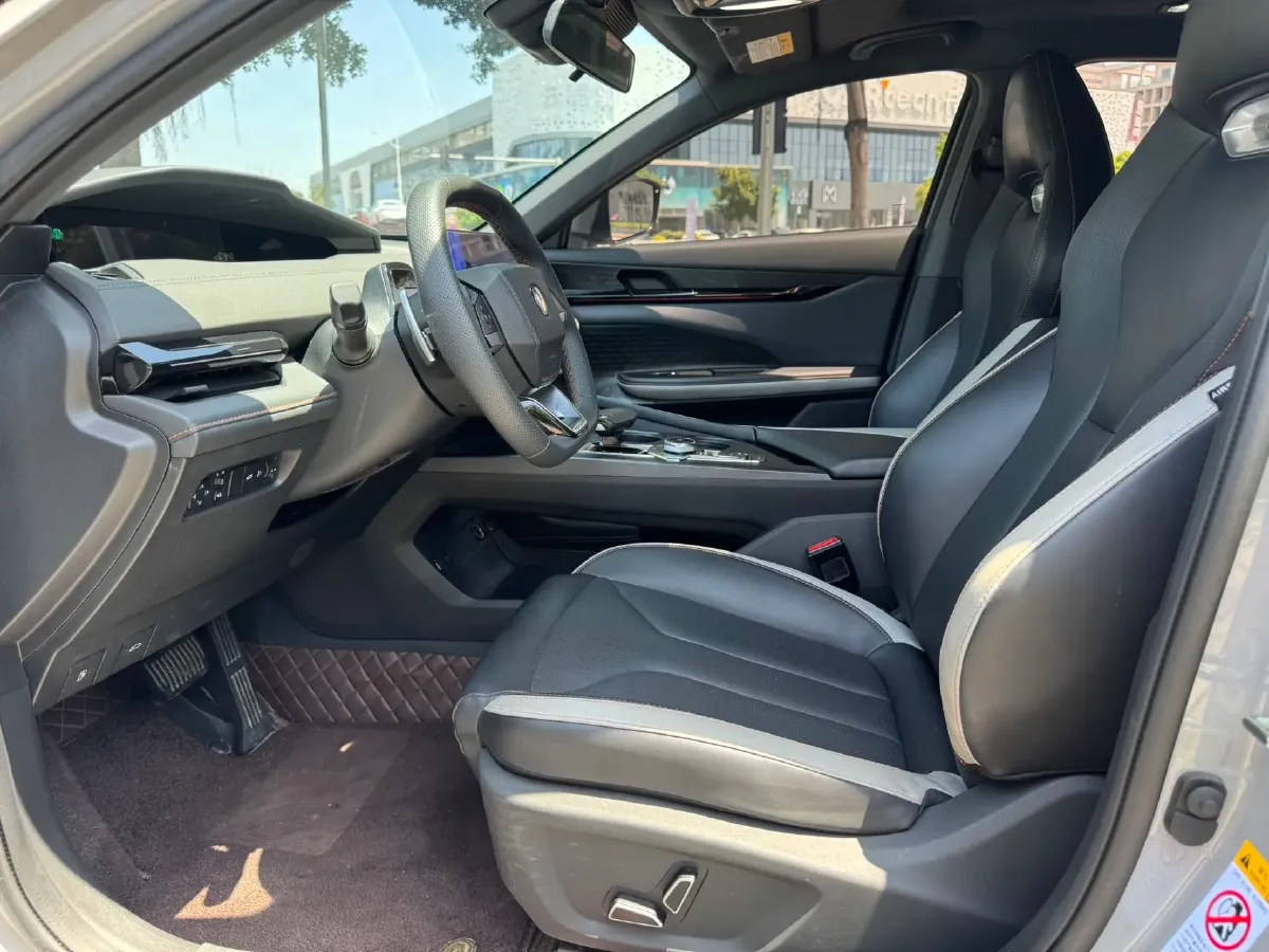 2024 ChangAn UNI-V 1.5T 188HP L4 7DCT,autocango,china used car exporter,china ev exporter,chinese used car exporter,chinese used ev exporter