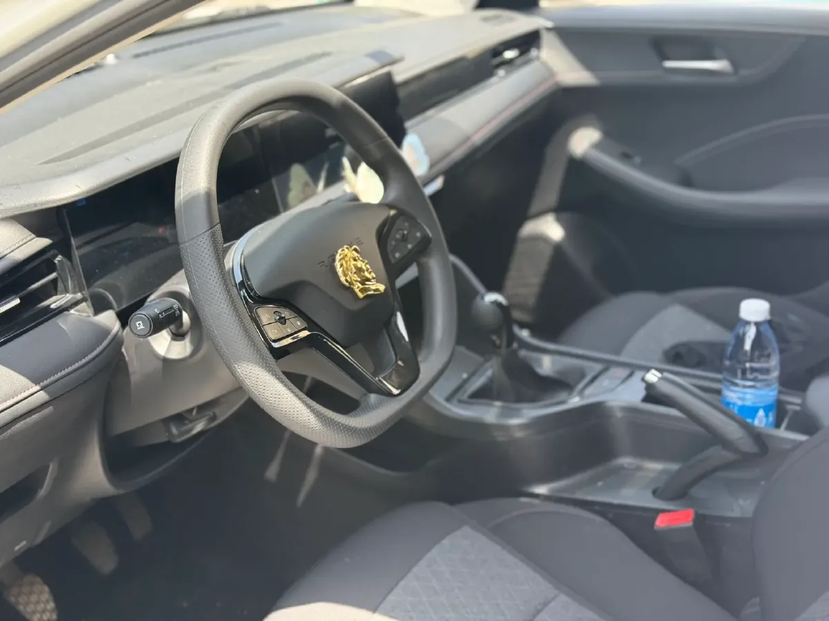 2023 Roewe i5 1.5L 129HP L4 5MT,autocango,china used car exporter,china ev exporter,chinese used car exporter,chinese used ev exporter