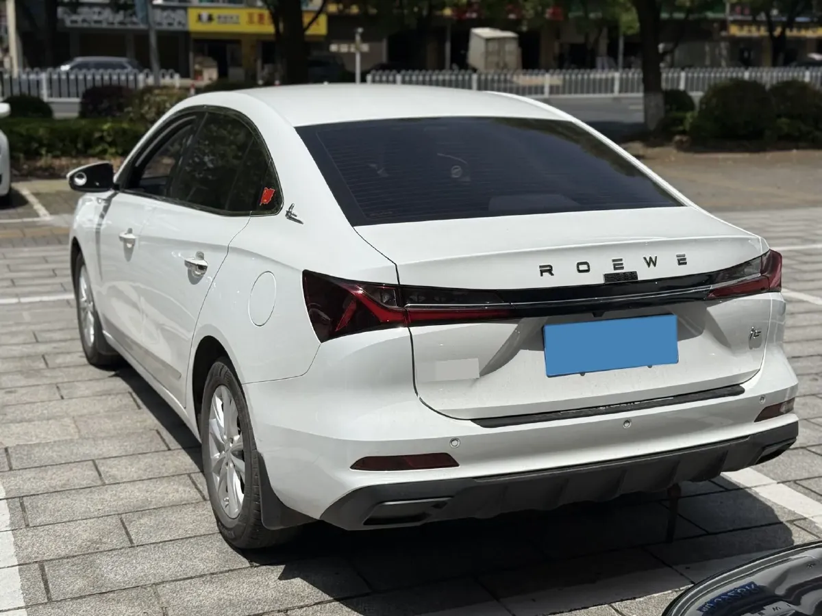 2023 Roewe i5 1.5L 129HP L4 5MT,autocango,china used car exporter,china ev exporter,chinese used car exporter,chinese used ev exporter