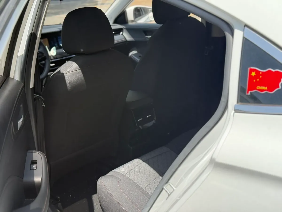 2023 Roewe i5 1.5L 129HP L4 5MT,autocango,china used car exporter,china ev exporter,chinese used car exporter,chinese used ev exporter