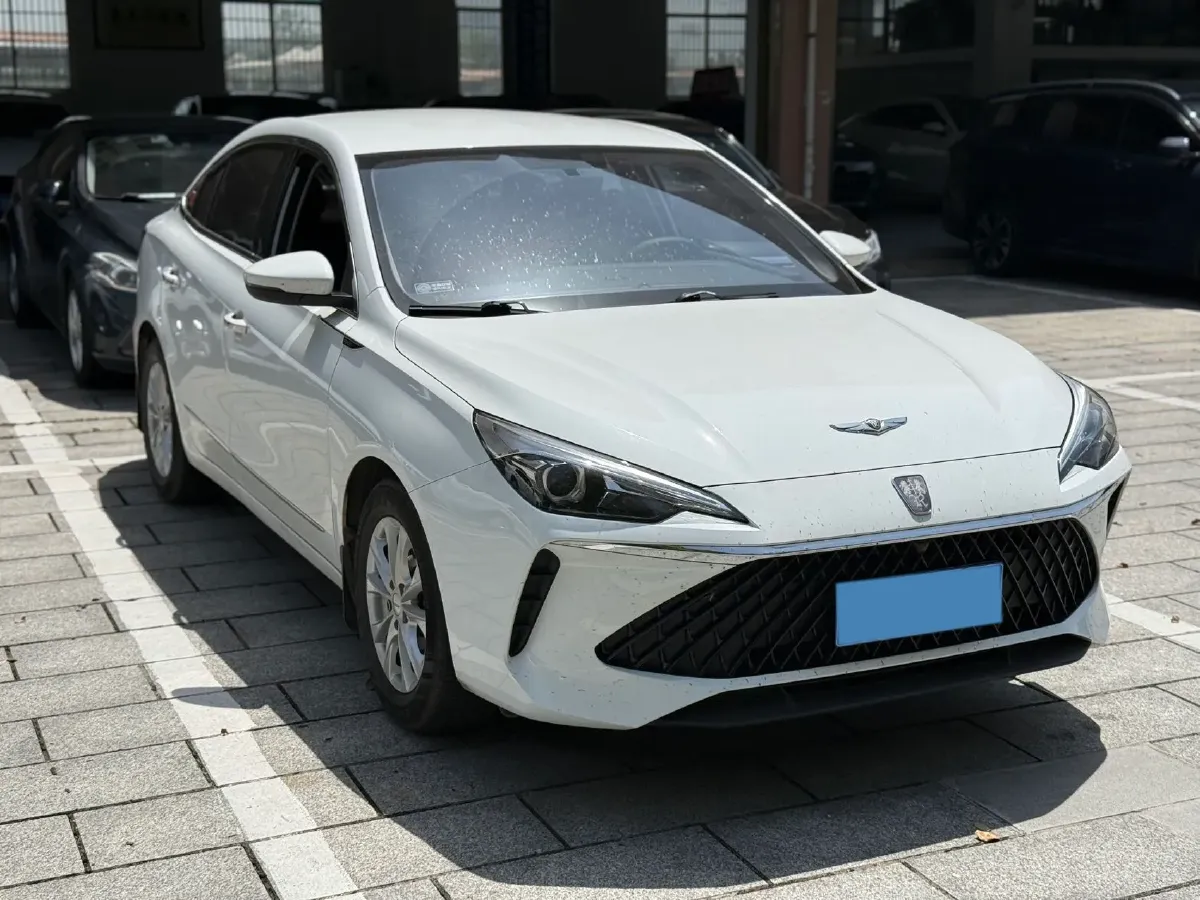 2023 Roewe i5 1.5L 129HP L4 5MT,autocango,china used car exporter,china ev exporter,chinese used car exporter,chinese used ev exporter
