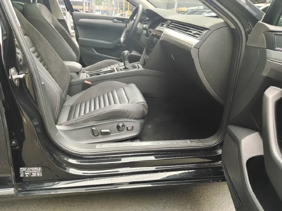 2020 Volkswagen Magotan 1.4T 150HP L4 7DCT,autocango,china used car exporter,china ev exporter,chinese used car exporter,chinese used ev exporter