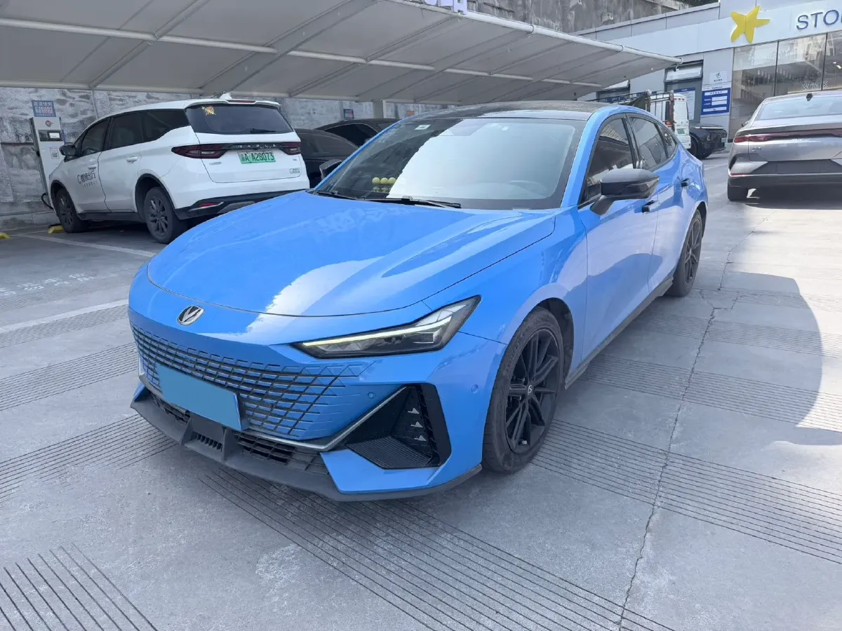 2022 ChangAn UNI-V 1.5T 188HP L4 7DCT,autocango,china used car exporter,china ev exporter,chinese used car exporter,chinese used ev exporter