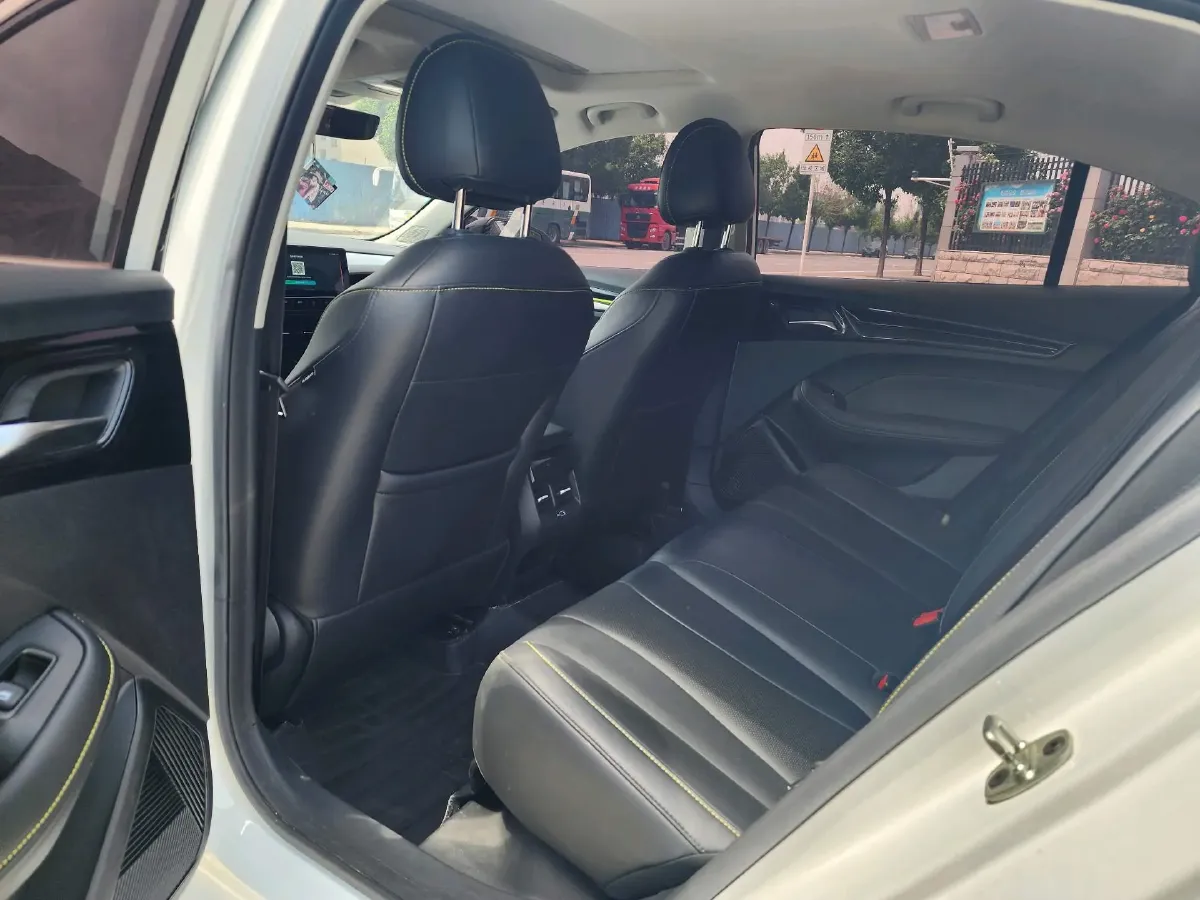 2021 Roewe i5 1.5L 120HP L4 CVT,autocango,china used car exporter,china ev exporter,chinese used car exporter,chinese used ev exporter