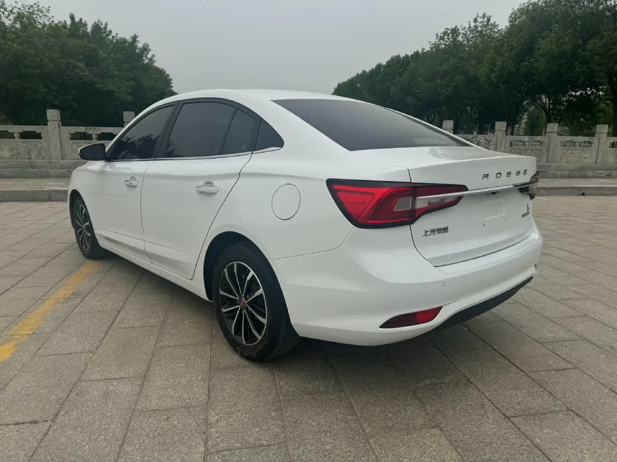 2020 Roewe i5 1.5L 120HP L4 5MT,autocango,china used car exporter,china ev exporter,chinese used car exporter,chinese used ev exporter