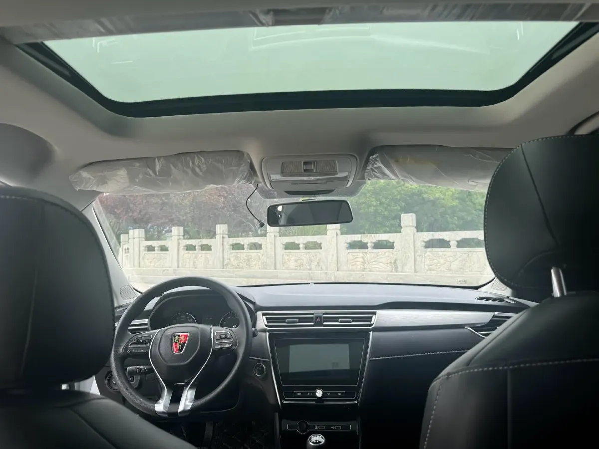 2020 Roewe i5 1.5L 120HP L4 5MT,autocango,china used car exporter,china ev exporter,chinese used car exporter,chinese used ev exporter