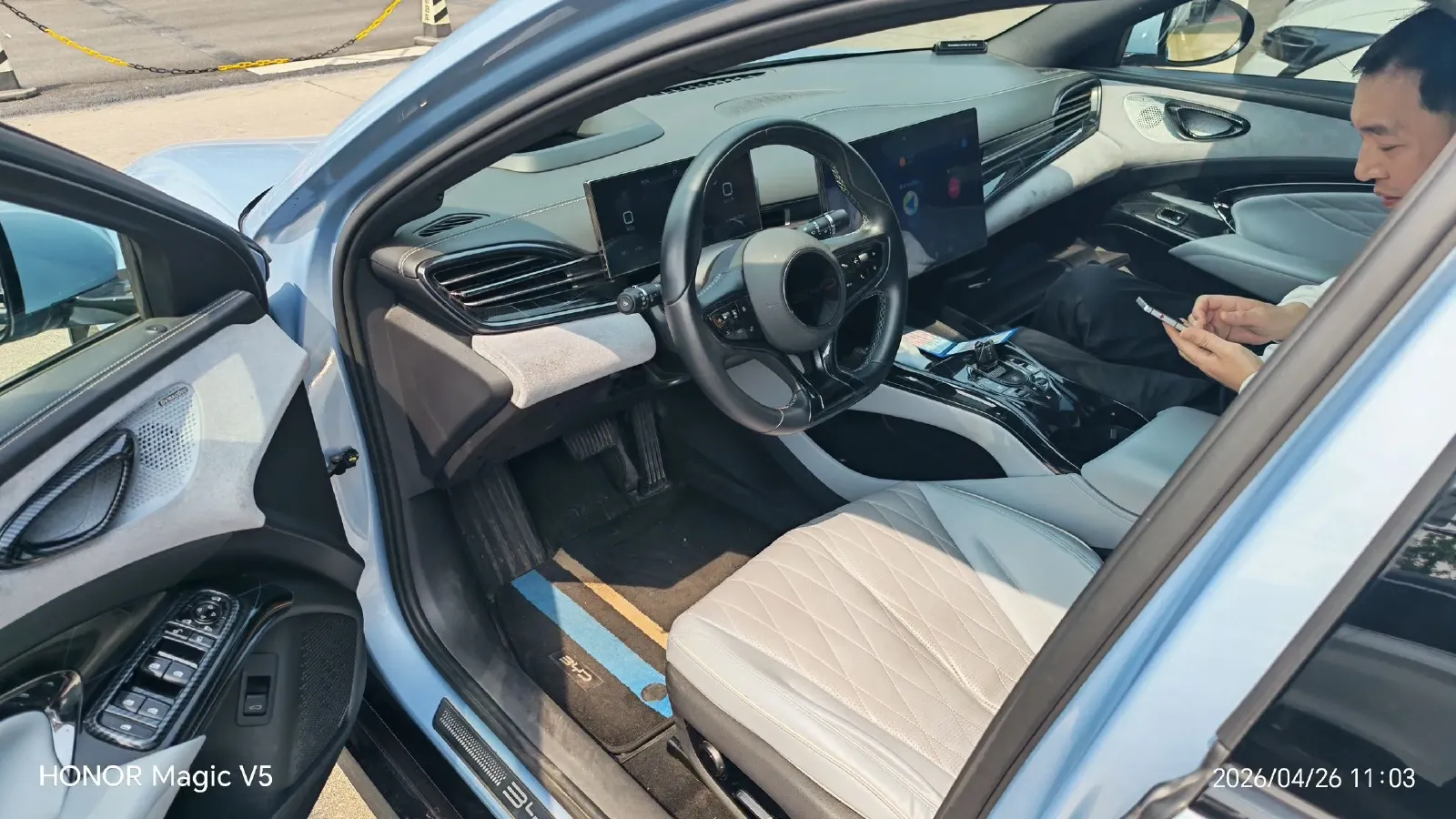 2022 AITO AITO M5 Range Extended 125HP REEV 40KWH,autocango,china used car exporter,china ev exporter,chinese used car exporter,chinese used ev exporter