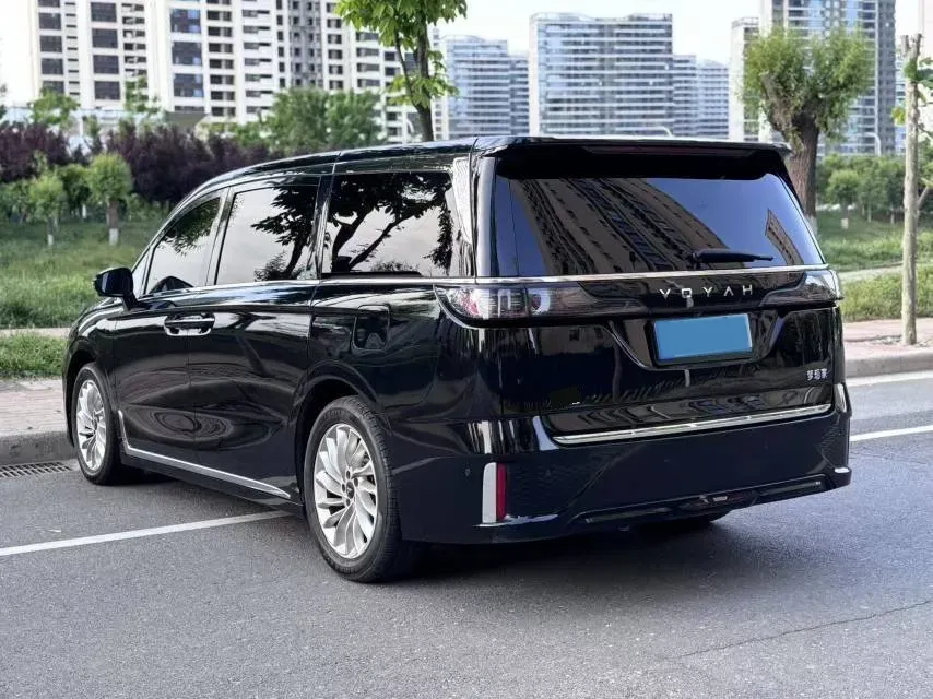 2022 Voyah Dream 1.5T 136HP L4 PHEV 25.57KWH,autocango,china used car exporter,china ev exporter,chinese used car exporter,chinese used ev exporter