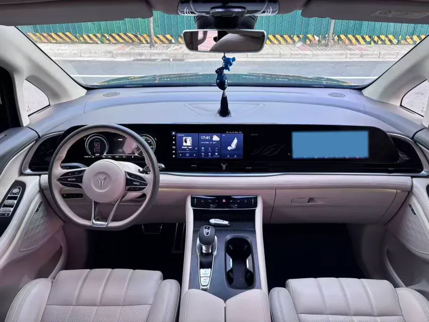 2022 Voyah Dream 1.5T 136HP L4 PHEV 25.57KWH,autocango,china used car exporter,china ev exporter,chinese used car exporter,chinese used ev exporter