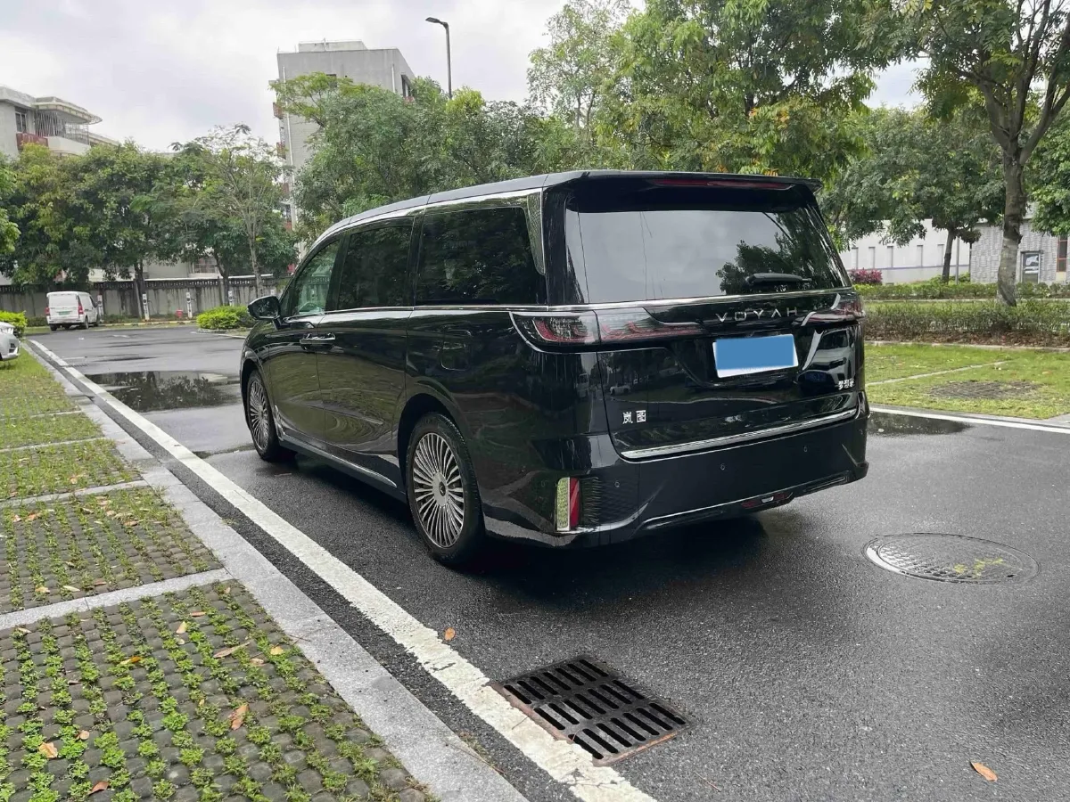 2025 Voyah Dream 1.5T 150HP L4 PHEV 41.7KWH,autocango,china used car exporter,china ev exporter,chinese used car exporter,chinese used ev exporter