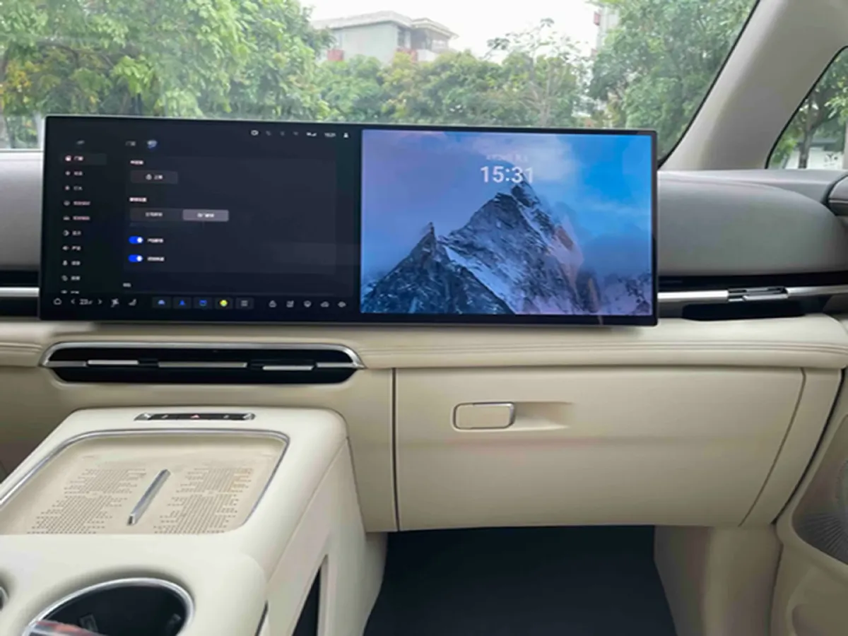 2025 Voyah Dream 1.5T 150HP L4 PHEV 41.7KWH,autocango,china used car exporter,china ev exporter,chinese used car exporter,chinese used ev exporter