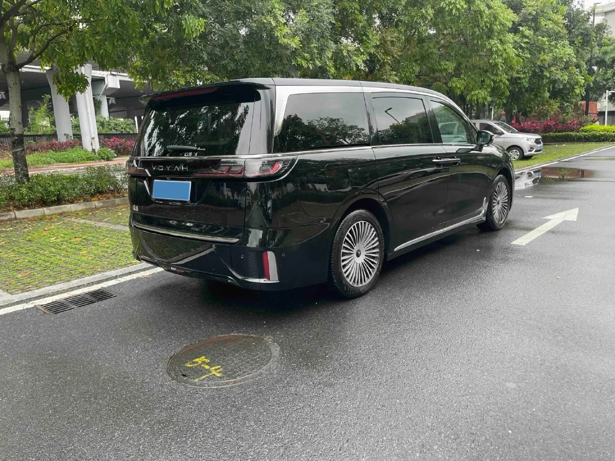 2025 Voyah Dream 1.5T 150HP L4 PHEV 41.7KWH,autocango,china used car exporter,china ev exporter,chinese used car exporter,chinese used ev exporter