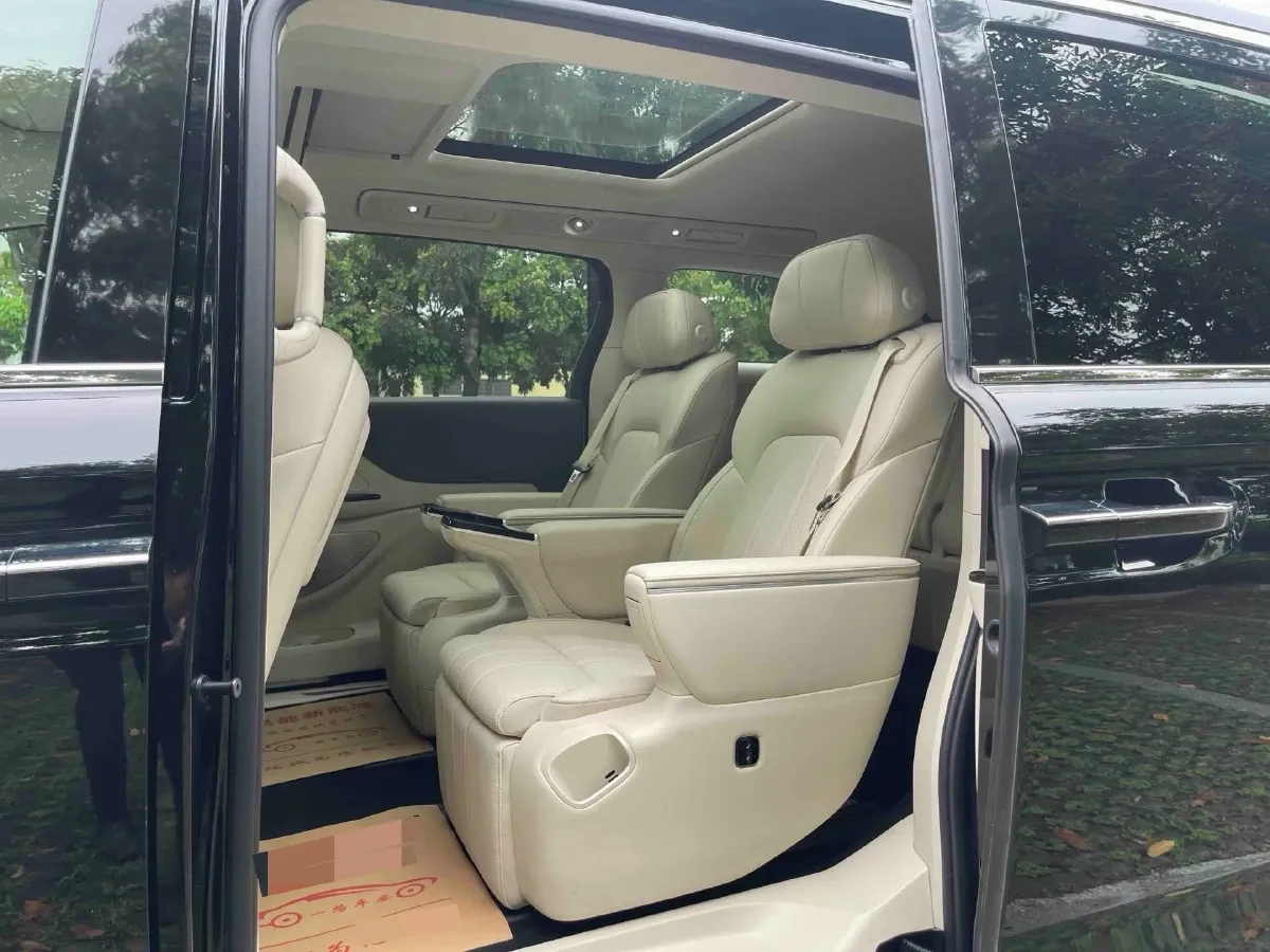 2025 Voyah Dream 1.5T 150HP L4 PHEV 41.7KWH,autocango,china used car exporter,china ev exporter,chinese used car exporter,chinese used ev exporter