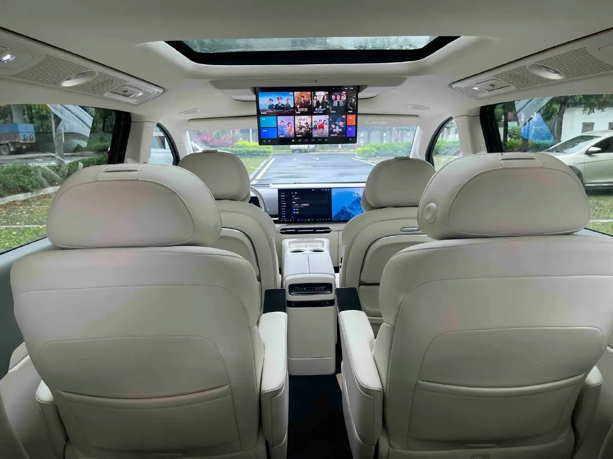 2025 Voyah Dream 1.5T 150HP L4 PHEV 41.7KWH,autocango,china used car exporter,china ev exporter,chinese used car exporter,chinese used ev exporter