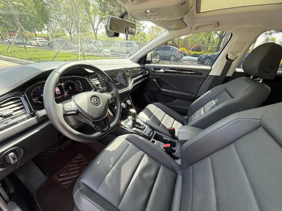 2021 Volkswagen T-Roc 1.4T 150HP L4 7DCT,autocango,china used car exporter,china ev exporter,chinese used car exporter,chinese used ev exporter