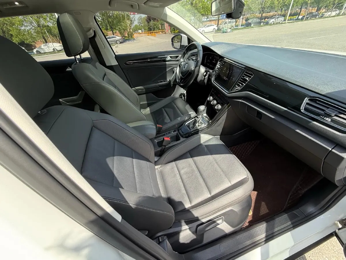 2021 Volkswagen T-Roc 1.4T 150HP L4 7DCT,autocango,china used car exporter,china ev exporter,chinese used car exporter,chinese used ev exporter