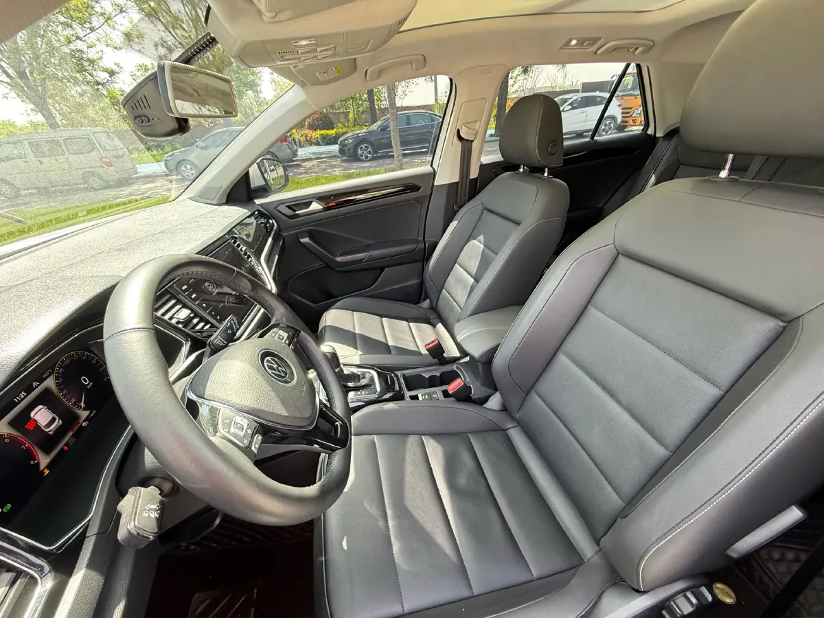 2021 Volkswagen T-Roc 1.4T 150HP L4 7DCT,autocango,china used car exporter,china ev exporter,chinese used car exporter,chinese used ev exporter