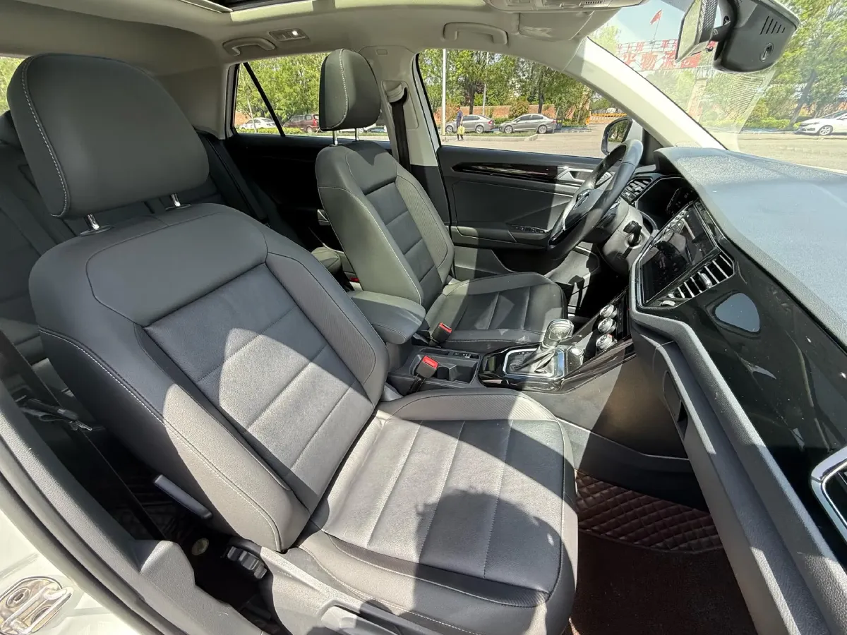 2021 Volkswagen T-Roc 1.4T 150HP L4 7DCT,autocango,china used car exporter,china ev exporter,chinese used car exporter,chinese used ev exporter