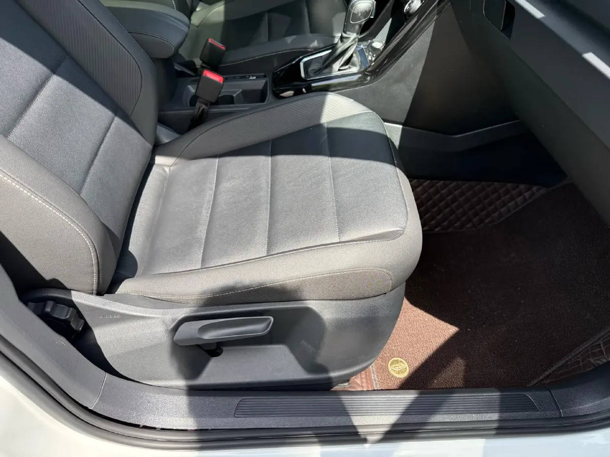 2021 Volkswagen T-Roc 1.4T 150HP L4 7DCT,autocango,china used car exporter,china ev exporter,chinese used car exporter,chinese used ev exporter