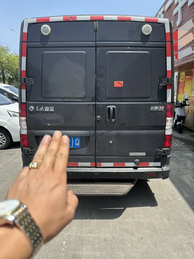 2023 MAXUS XinTu V80 2.0T 139HP L4 6MT,autocango,china used car exporter,china ev exporter,chinese used car exporter,chinese used ev exporter