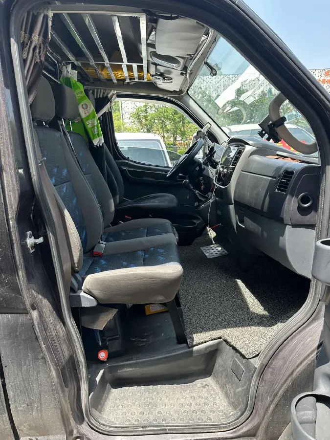 2023 MAXUS XinTu V80 2.0T 139HP L4 6MT,autocango,china used car exporter,china ev exporter,chinese used car exporter,chinese used ev exporter